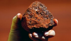 Đà giảm giá của quặng sắt: Hệ quả từ chính sách thuế của Tổng thống Donald Trump