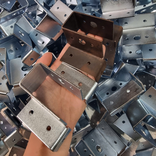 Bát U gắn thép hộp